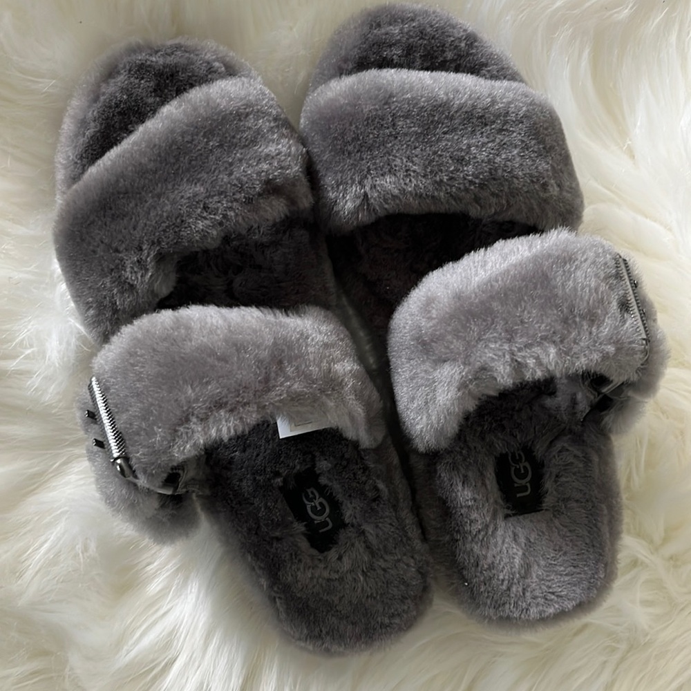 UGG SLIPPERS-STYLE: FUZZ YEAH - Charcoal Gray